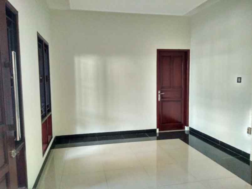 rumah jalan raya patriot