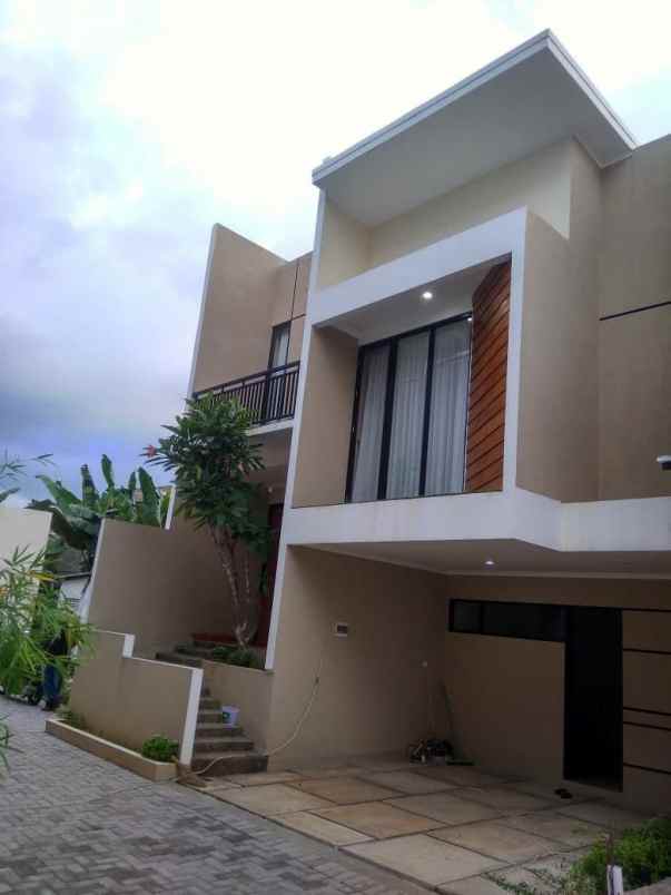 rumah jl eretan balekambang