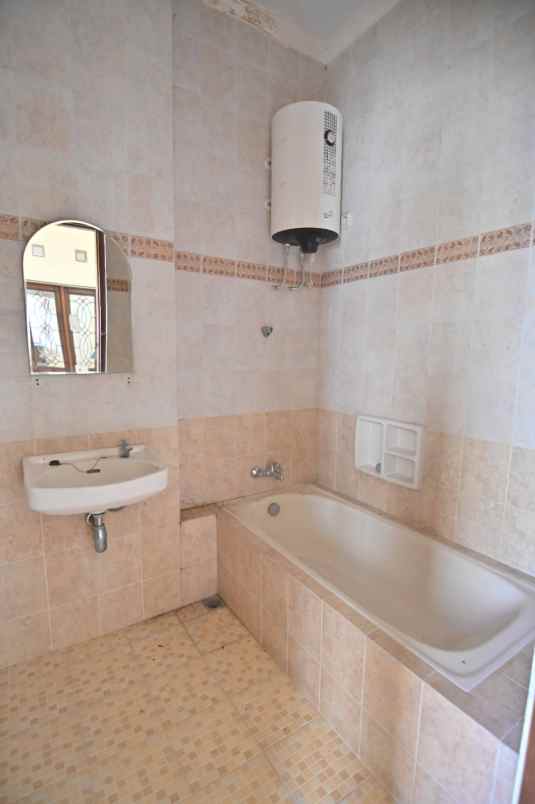 rumah jl manunggal bener