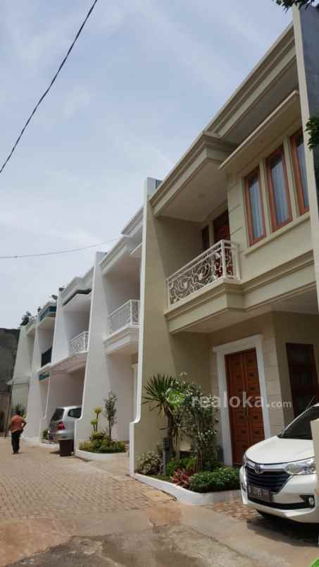 rumah jl pagelaran setu