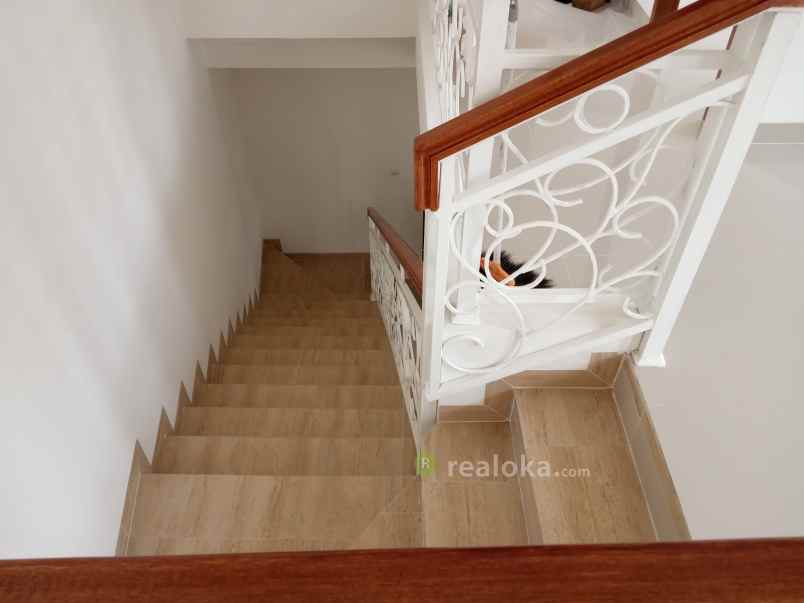 rumah jl pagelaran setu