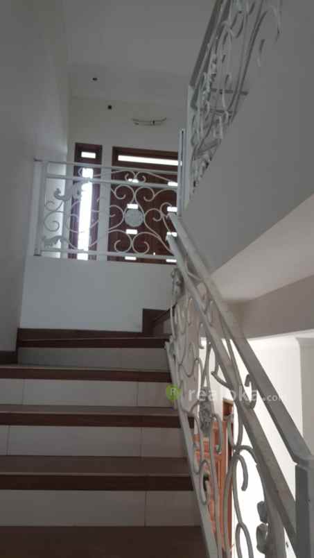 rumah jl pagelaran setu