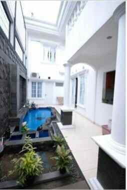 rumah jl waringin permai