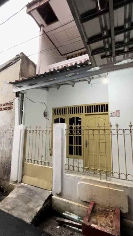 rumah keluarga minimalis di jakarta barat