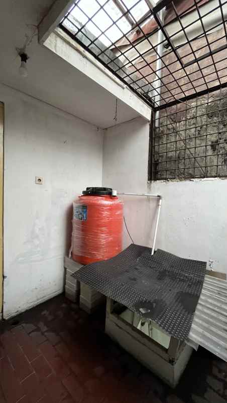 rumah keluarga minimalis di jakarta barat