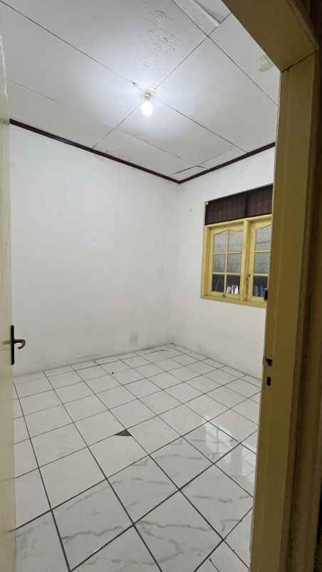 rumah keluarga minimalis di jakarta barat