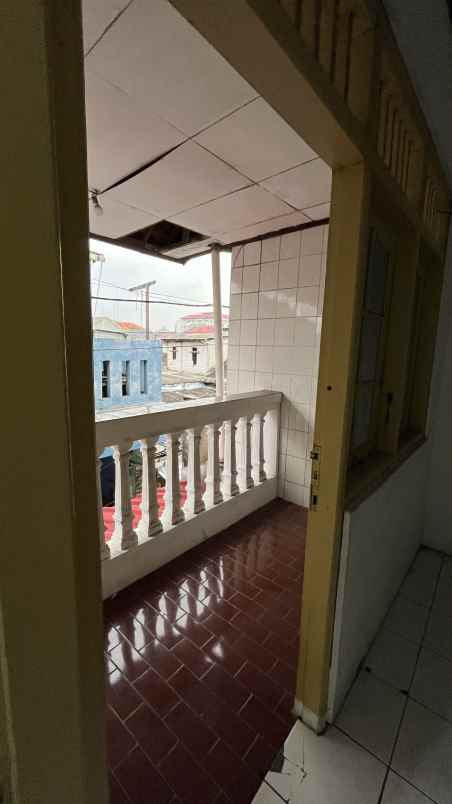 rumah keluarga minimalis di jakarta barat