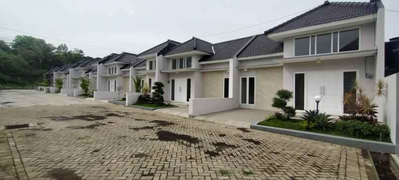 rumah konsep villa lokasi di batu malang