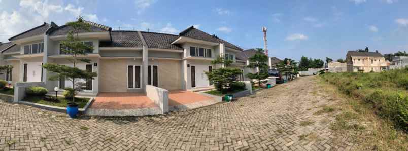 rumah konsep villa lokasi di batu malang