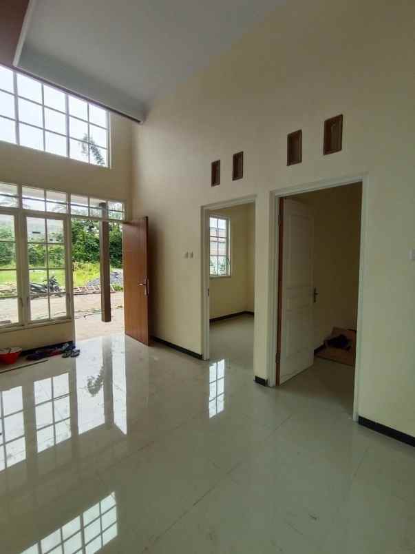 rumah konsep villa modern di kota malang