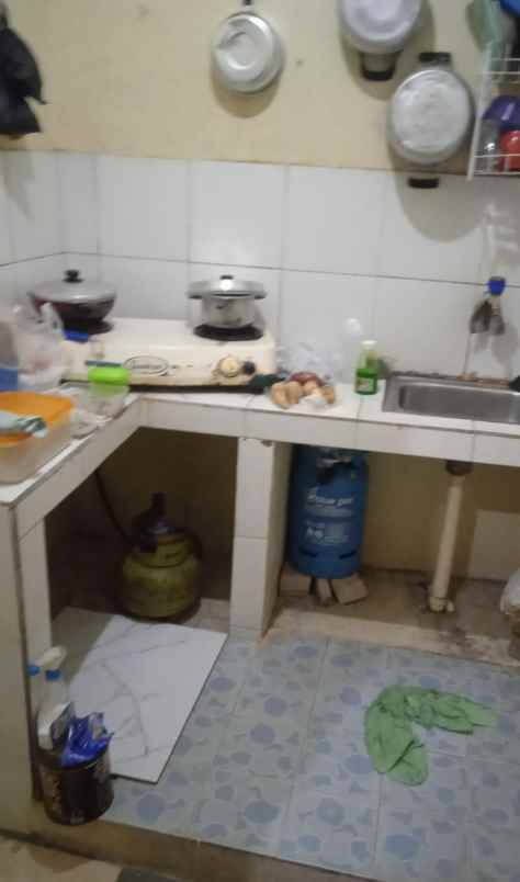 rumah kontrakan 3 pintu di tanah baru depok