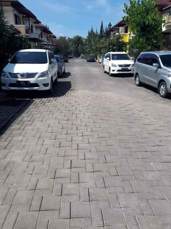 rumah kota baru parahyangan