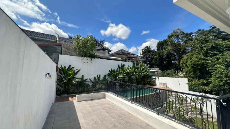 rumah luxury di sentul city dengan kolam renang