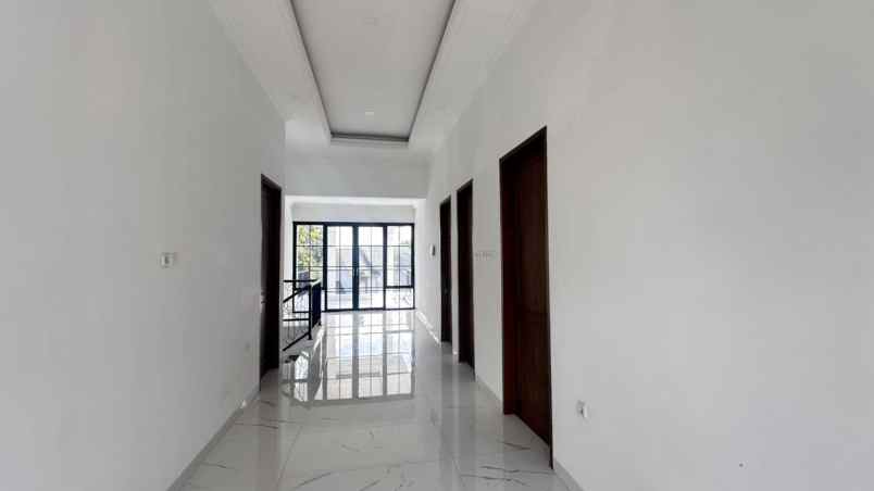 rumah luxury di sentul city dengan kolam renang