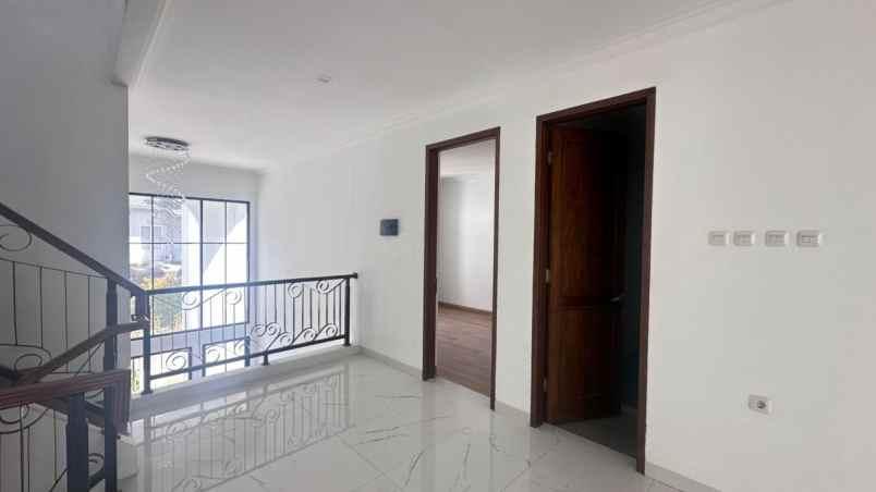 rumah luxury di sentul city dengan kolam renang