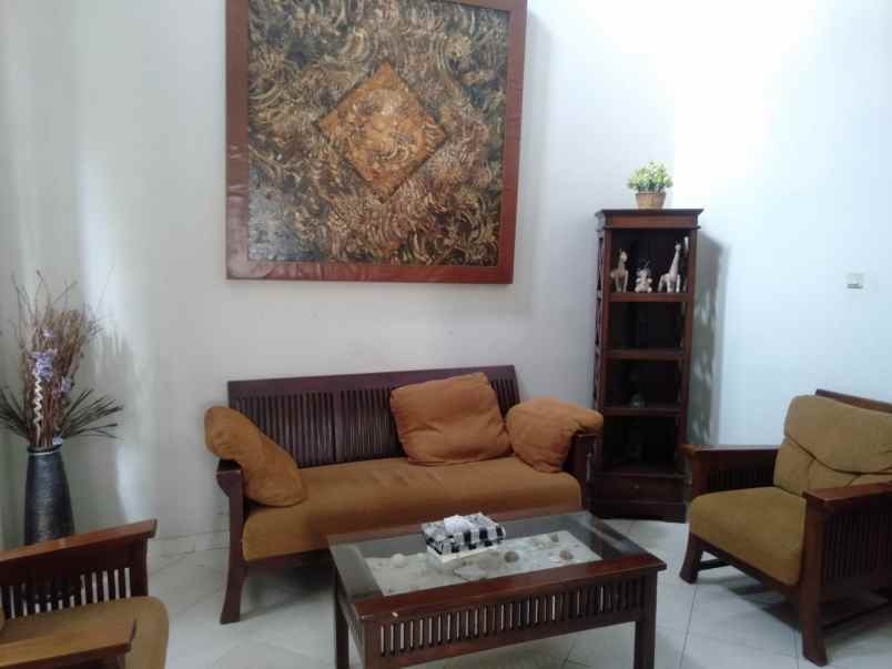 rumah mewah 2 lantai akses mudah dekat terminal jombor