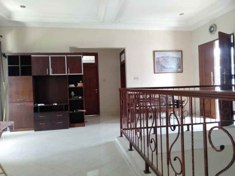 rumah mewah 2 lantai akses mudah dekat terminal jombor