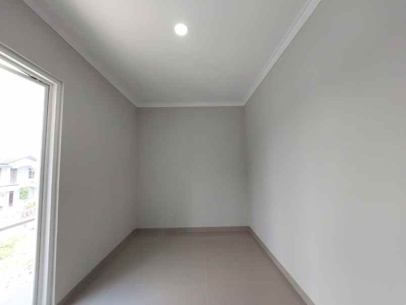 rumah mewah 2 lantai dekat rsud prambanan di madurejo