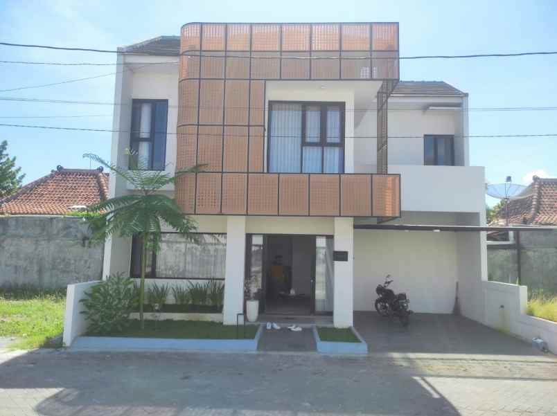 rumah mewah 2 lantai siap huni di sewon bantul