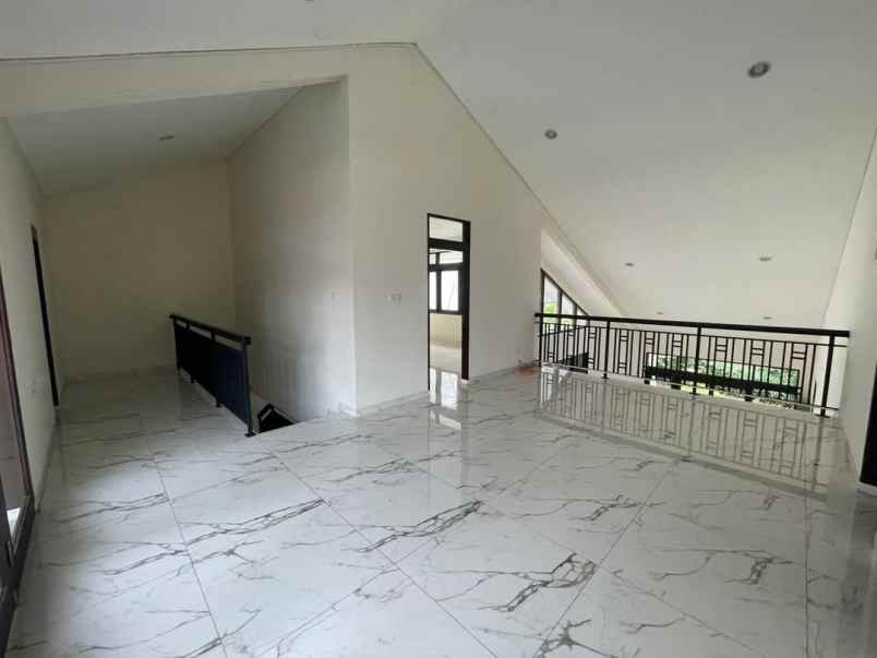 rumah mewah 2 lt jl malang menteng jakarta pusat