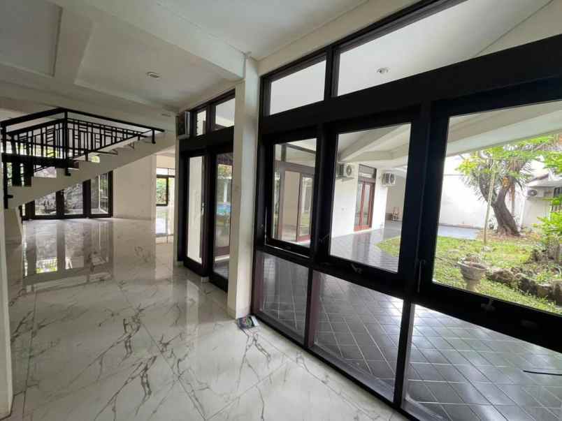 rumah mewah 2 lt jl malang menteng jakarta pusat