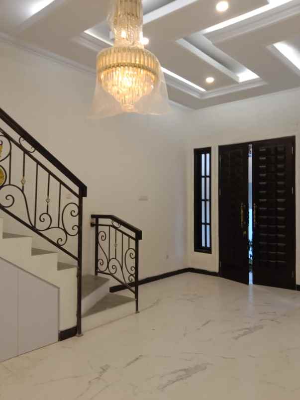 rumah mewah bata merah jagakarsa jakarta selatan