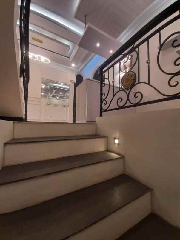 rumah mewah bata merah jagakarsa jakarta selatan