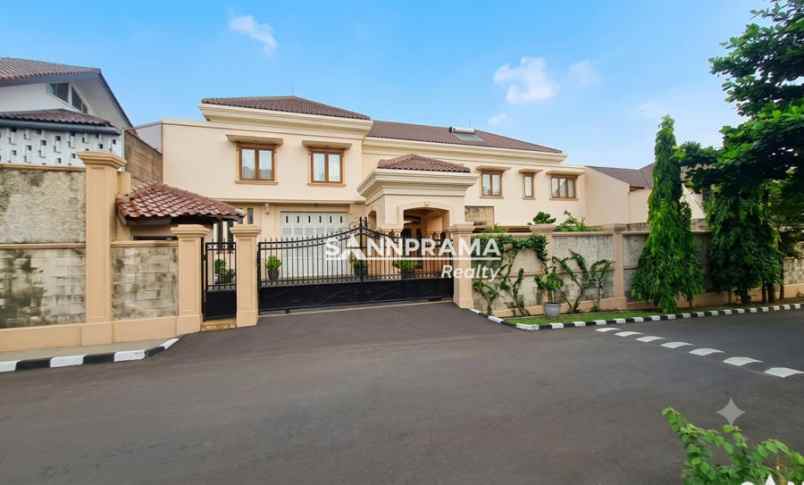 rumah mewah di megapolitan cinere sartin