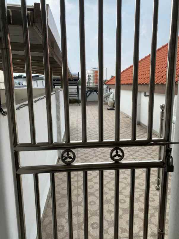 rumah mewah gayungsari barat 2 5 lantai