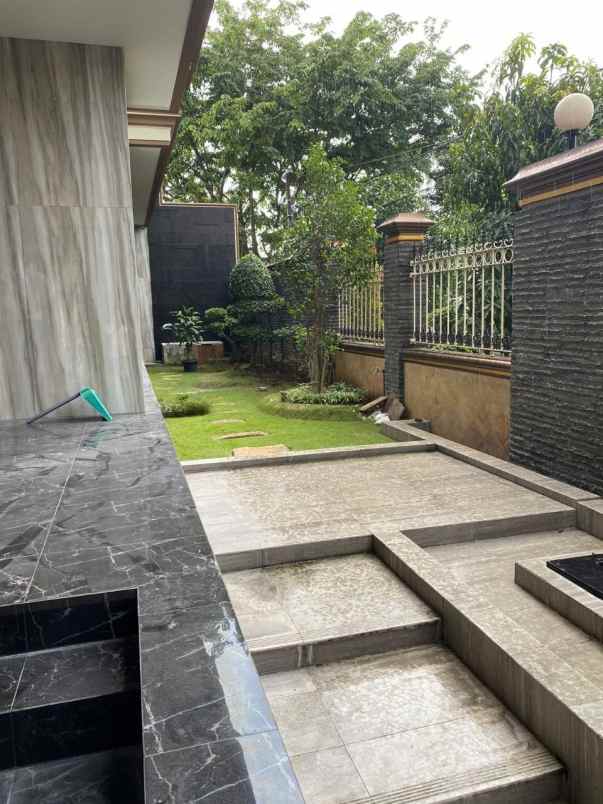 rumah mewah gayungsari barat 2 5 lantai