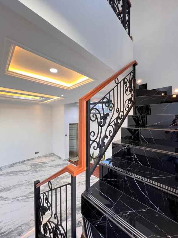 rumah mewah harjamukti cimanggis depok cluster