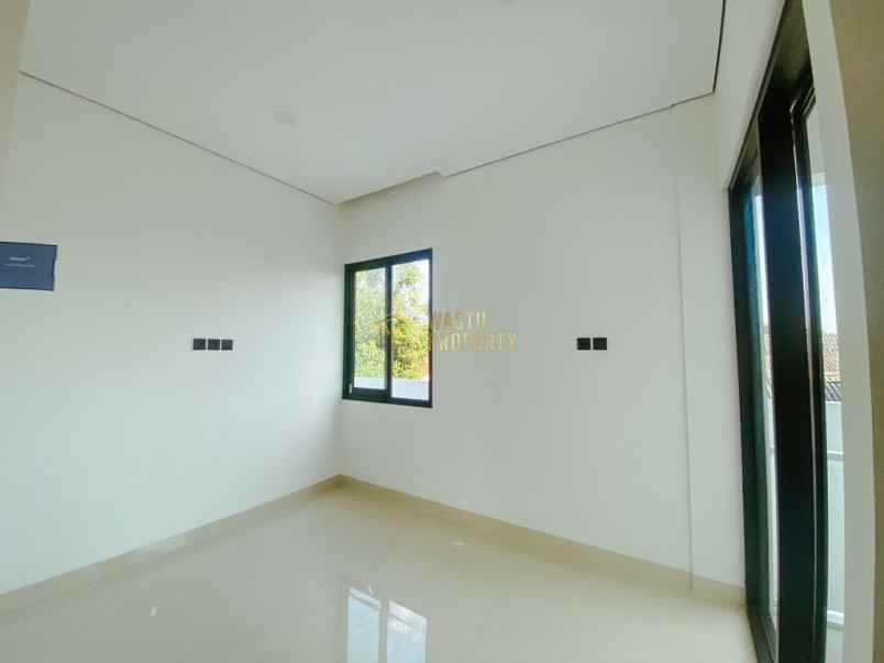 rumah mewah posisi hook di godean dekat kampus umy