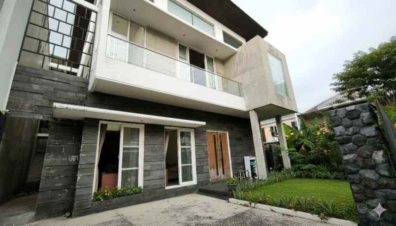 rumah mewah san antonio pakuwon city strategis