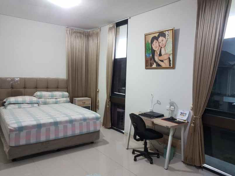 rumah minimalis astoria park hadap selatan