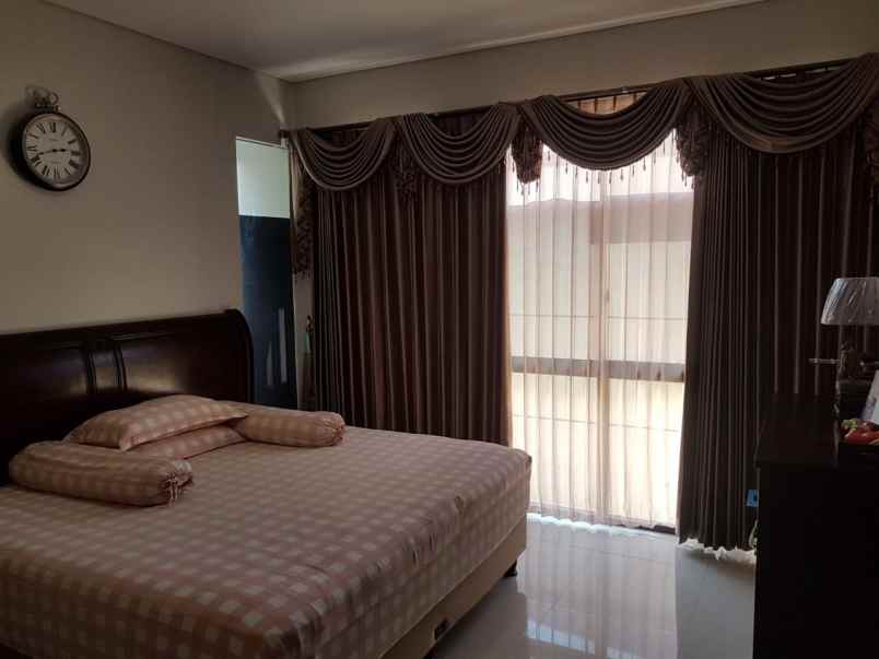 rumah minimalis astoria park hadap selatan