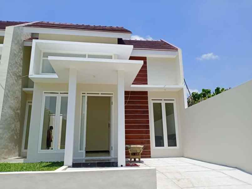 rumah modern 300 juta an di tlogowaru