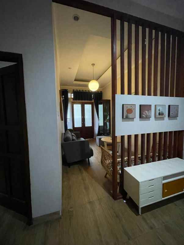 rumah modern minimalis 3 lantai perum bukit sariwangi
