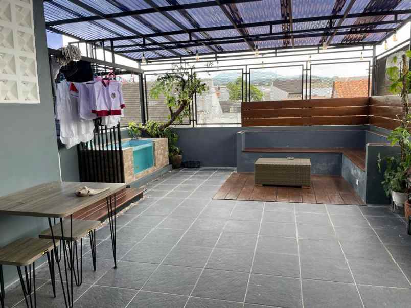 rumah modern minimalis 3 lantai perum bukit sariwangi