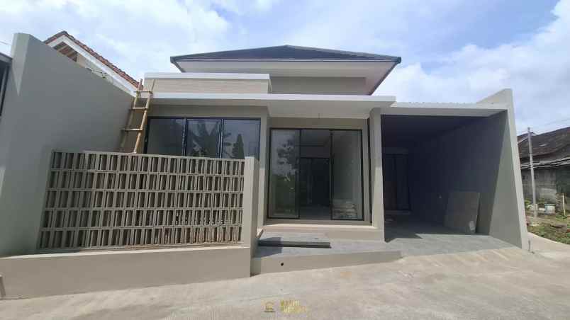 rumah modern view sawah di purwomartani kalasan