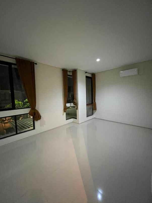 rumah northwest lake citraland utara