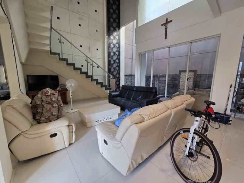 rumah san diego pakuwon city strategis minimalis