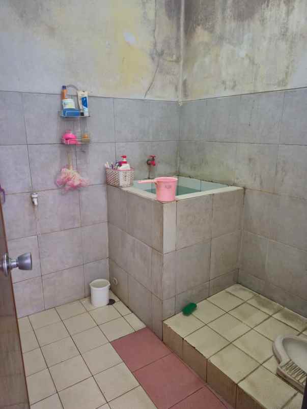 rumah sarijadi 10 menit tol pasteur halaman depan luas