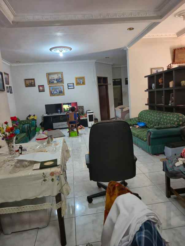 rumah sarijadi 10 menit tol pasteur halaman depan luas