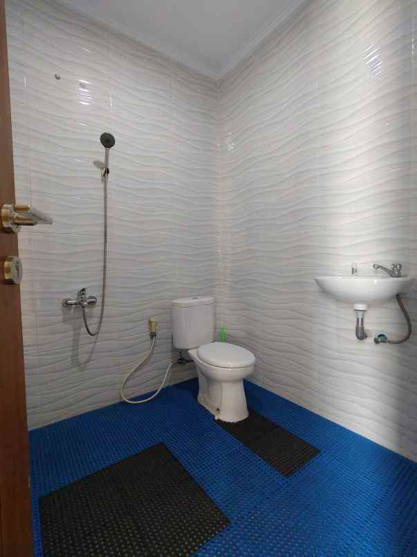 rumah second dalam cluster di kramat jati jaktim