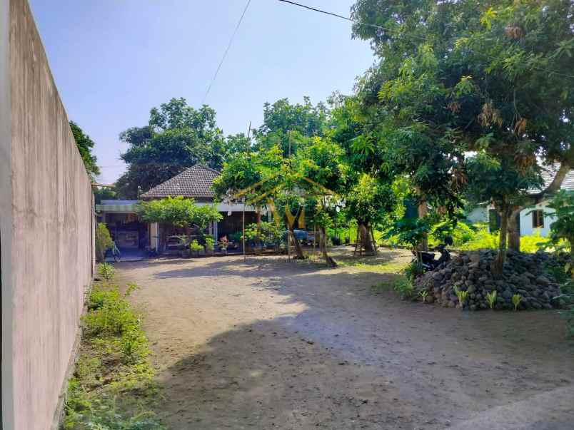 rumah second dengan tanah luas dekat jalan jogja solo
