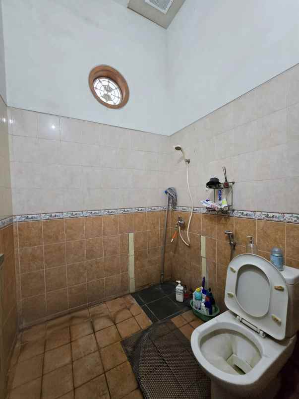 rumah second posisi hook di pondok kelapa jaktim