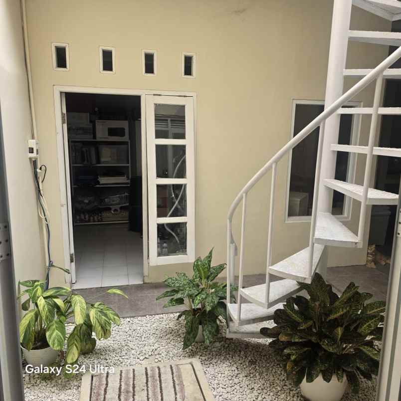 rumah second terawat di cinere depok
