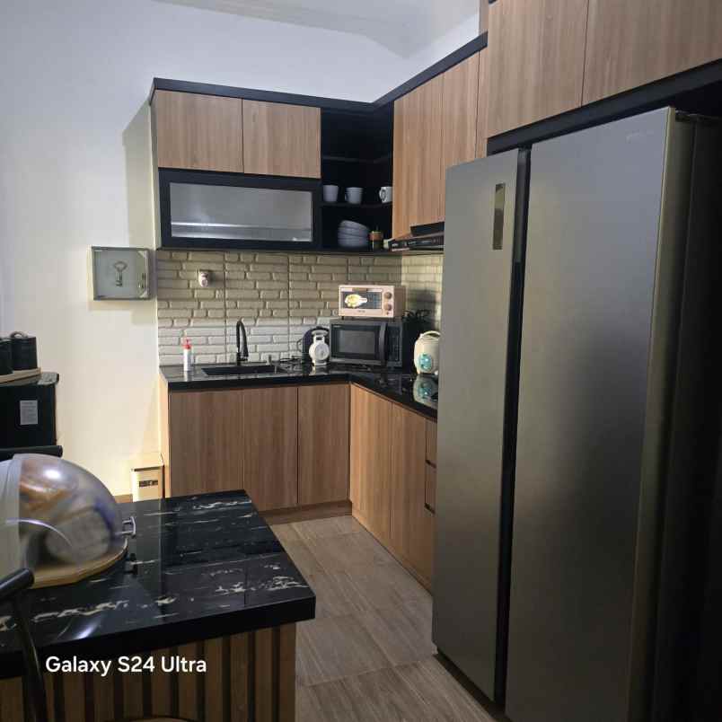 rumah second terawat di cinere depok