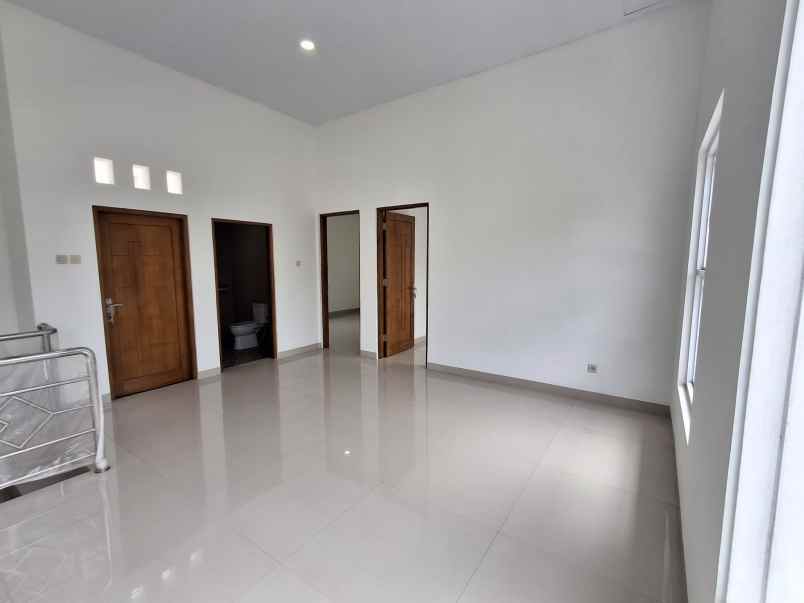 rumah siap huni 2 lantai di jantung wisata kaliurang