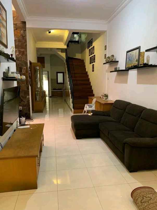 rumah siap huni dan semi furnish lokasi teluk bayur